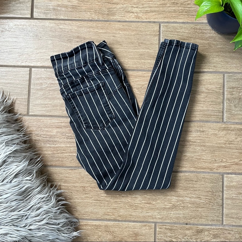 HOT TOPIC Denim “high-rise super skinny” pinstripe jeans. size 9